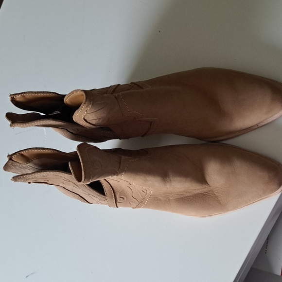 Dolce Vita Silvan Bootie - Picture 7 of 9